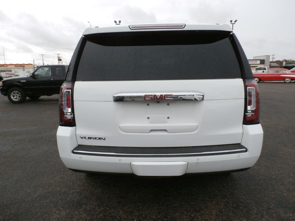 GMC Yukon Denali 4WD 2015