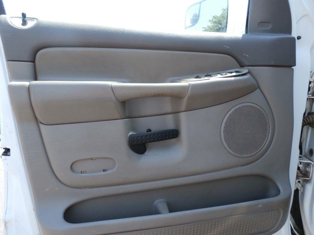 Dodge Ram 3500 ST Quad Cab 4WD DRW 2004