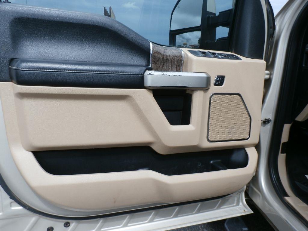 Ford F-250 SD Lariat Crew Cab 4WD 2017