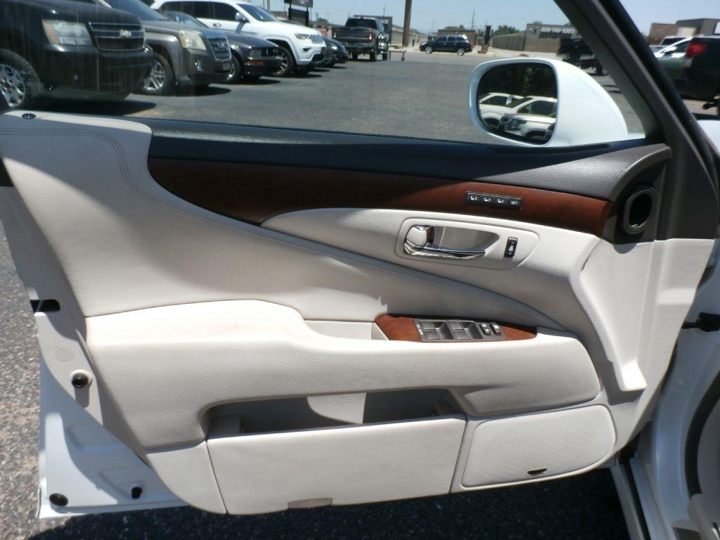 Lexus LS 460 Luxury Sedan 2011