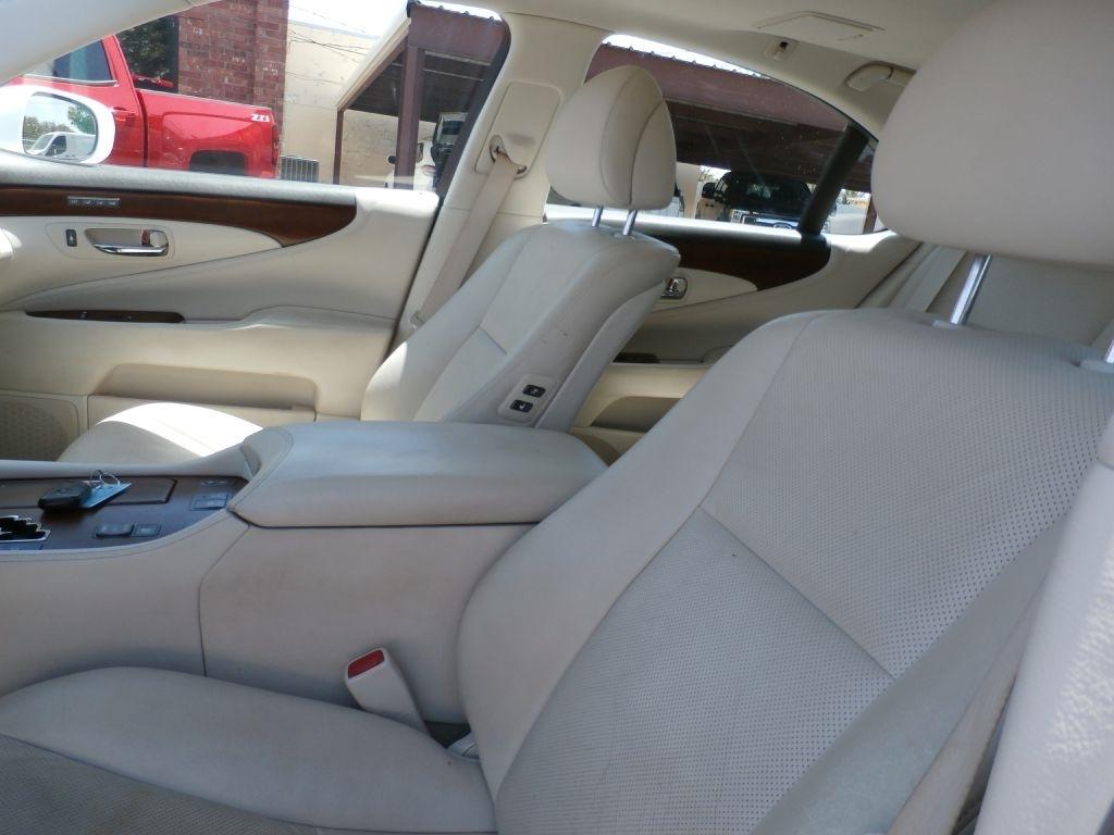 Lexus LS 460 Luxury Sedan 2011