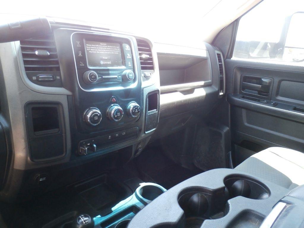 RAM 3500 Tradesman Crew Cab 4WD DRW 2015