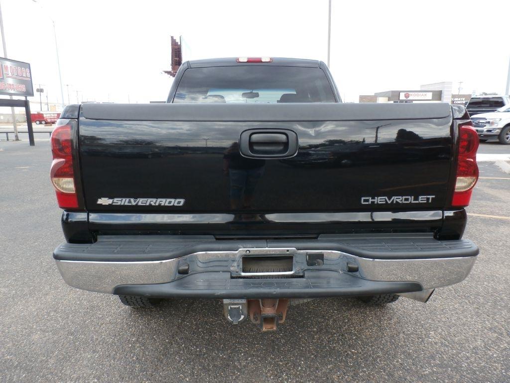 Chevrolet Silverado 2500HD Work Truck Crew Cab Long Bed 2WD 2004