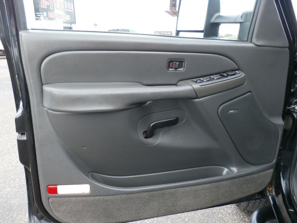 Chevrolet Silverado 2500HD Work Truck Crew Cab Long Bed 2WD 2004