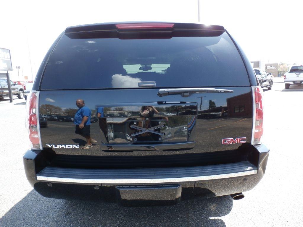 GMC Yukon Denali 4WD 2013