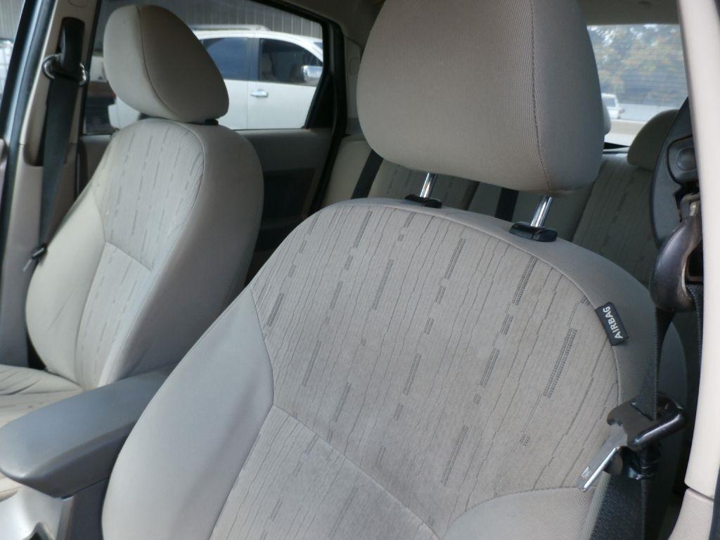 Ford Focus SE Sedan 2011