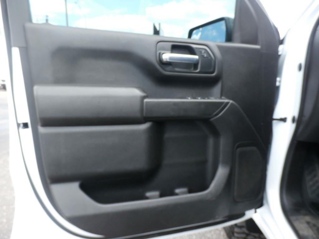 Chevrolet Silverado 1500 Custom Trail Boss Crew Cab Long Box 4WD 2021