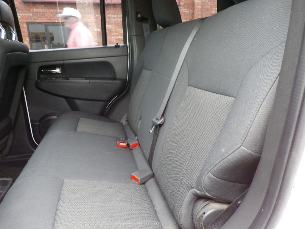 Jeep Liberty Sport 2WD 2012