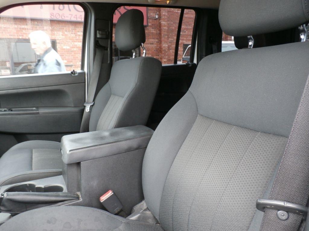 Jeep Liberty Sport 2WD 2012