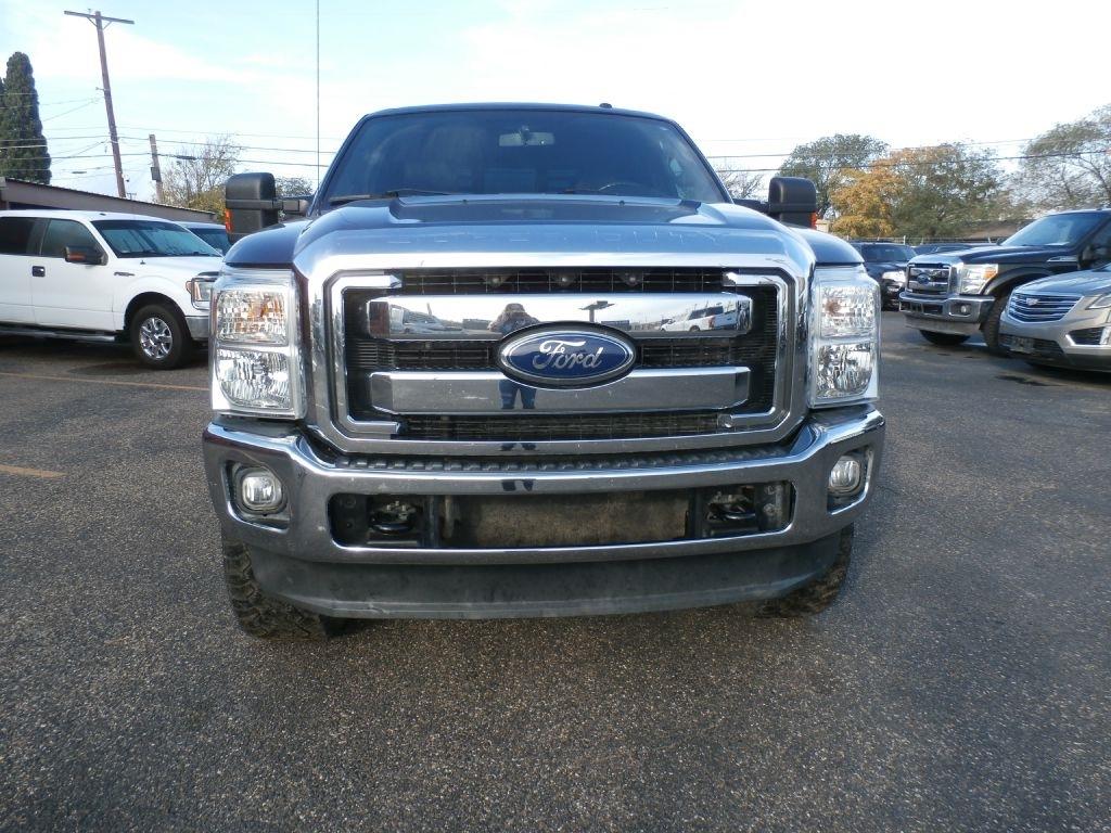 Ford F-350 SD Lariat Crew Cab 4WD 2011