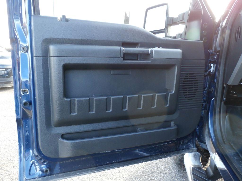 Ford F-350 SD Lariat Crew Cab 4WD 2011