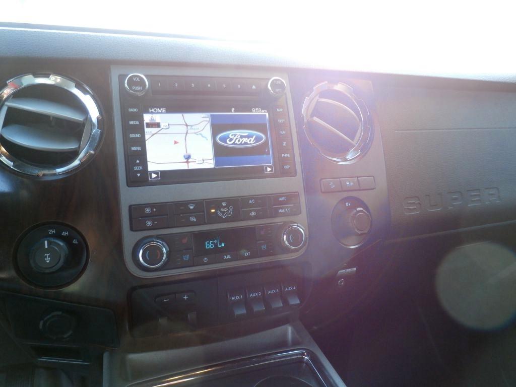 Ford F-350 SD Lariat Crew Cab 4WD 2011