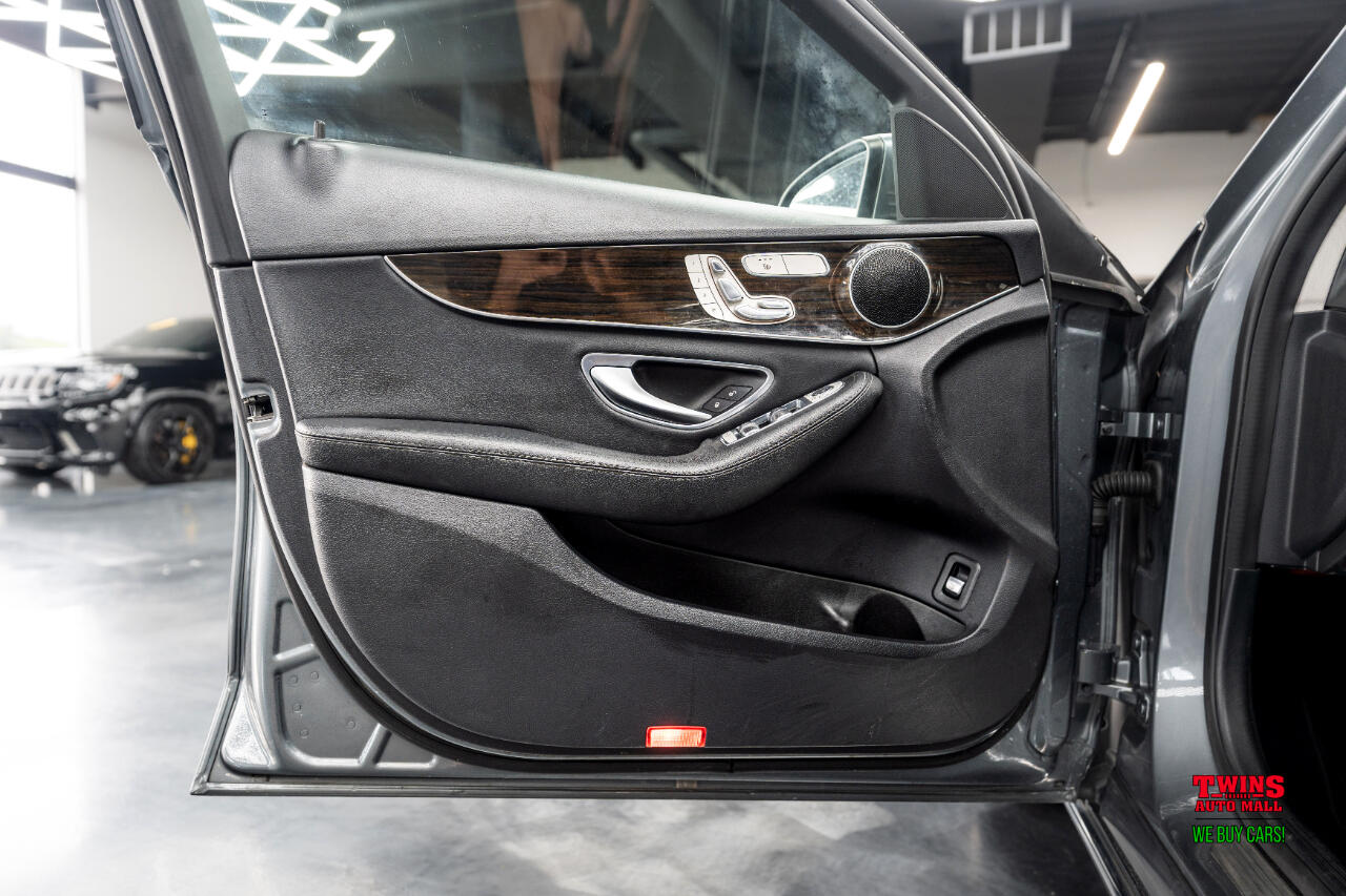 Mercedes-Benz C-Class C300 4MATIC Sedan 2017 Mercedes-Benz C-Class C300 4MATIC Sedan 2017