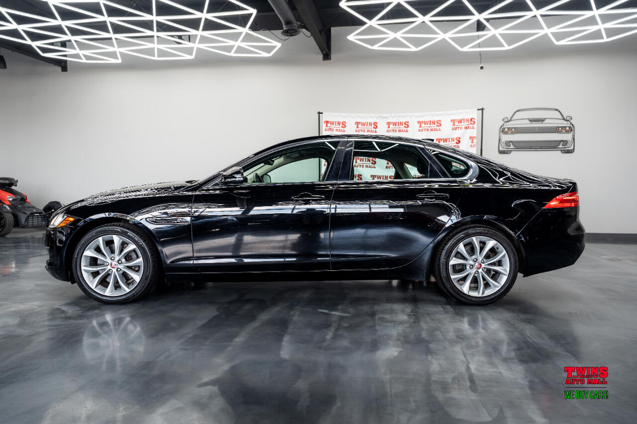 2019 Jaguar XF 25t Premium AWD photo 2