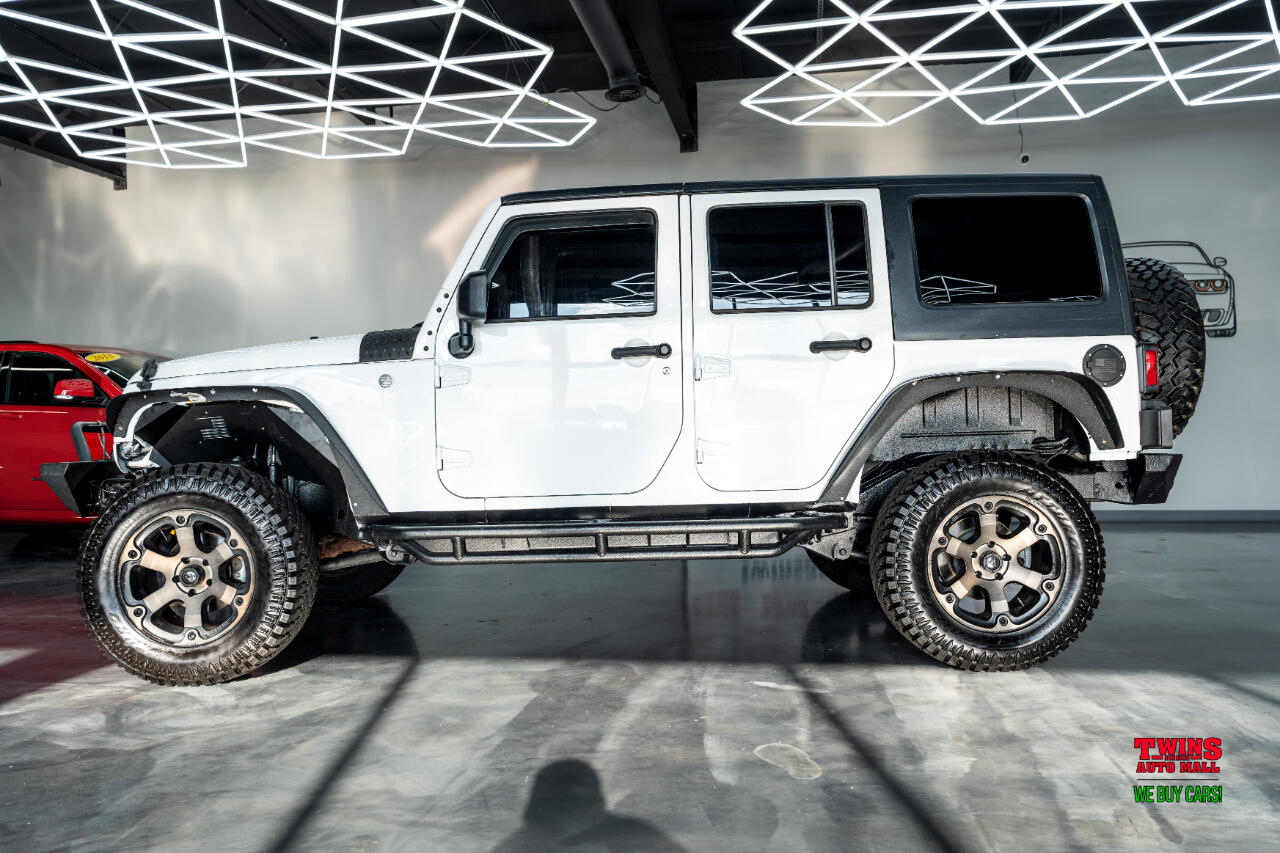 2016 Jeep Wrangler Unlimited Sahara photo 2