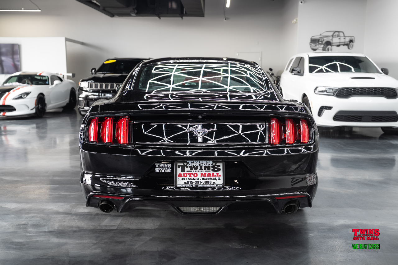 2016 Ford Mustang V6 photo 2