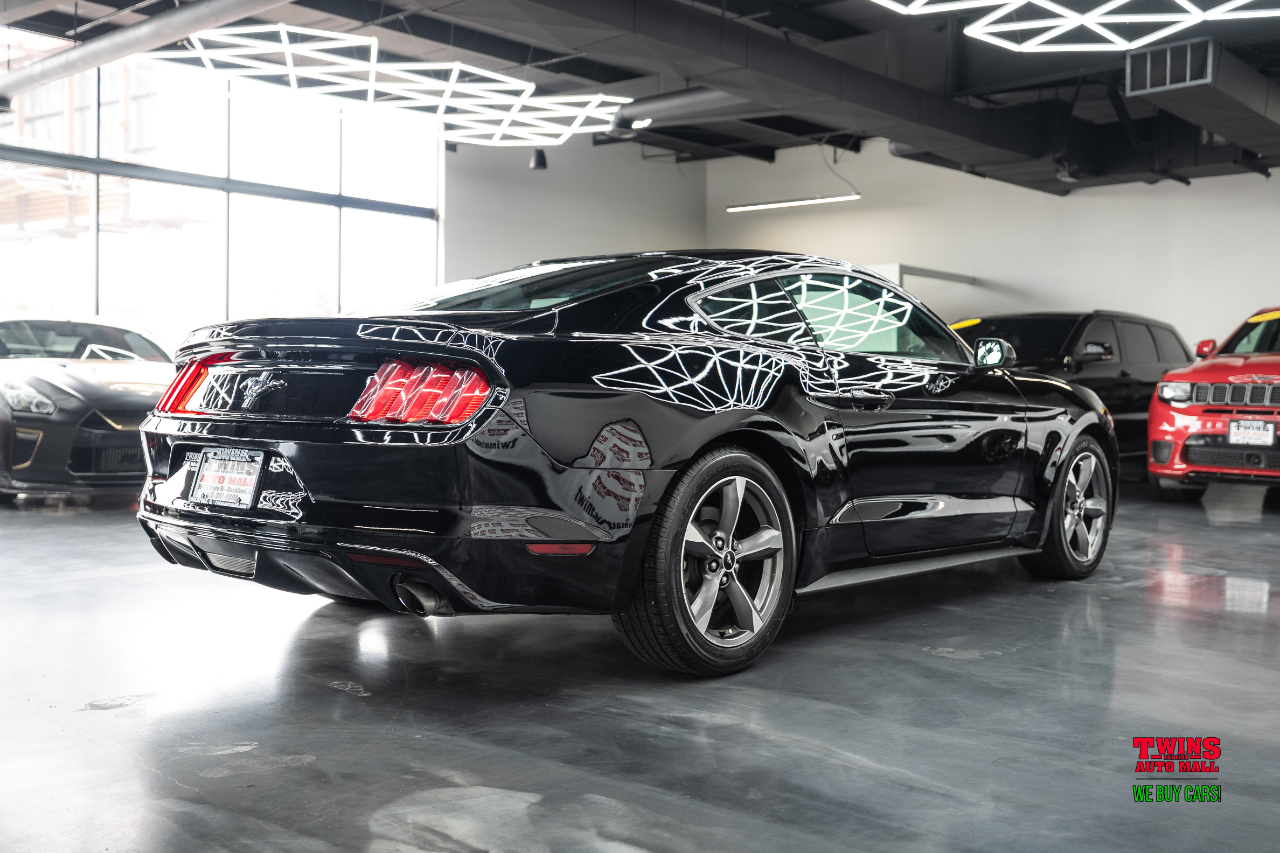 2016 Ford Mustang V6 photo 3