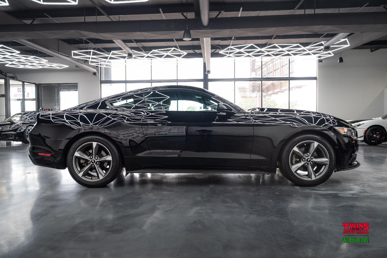 2016 Ford Mustang V6 photo 4