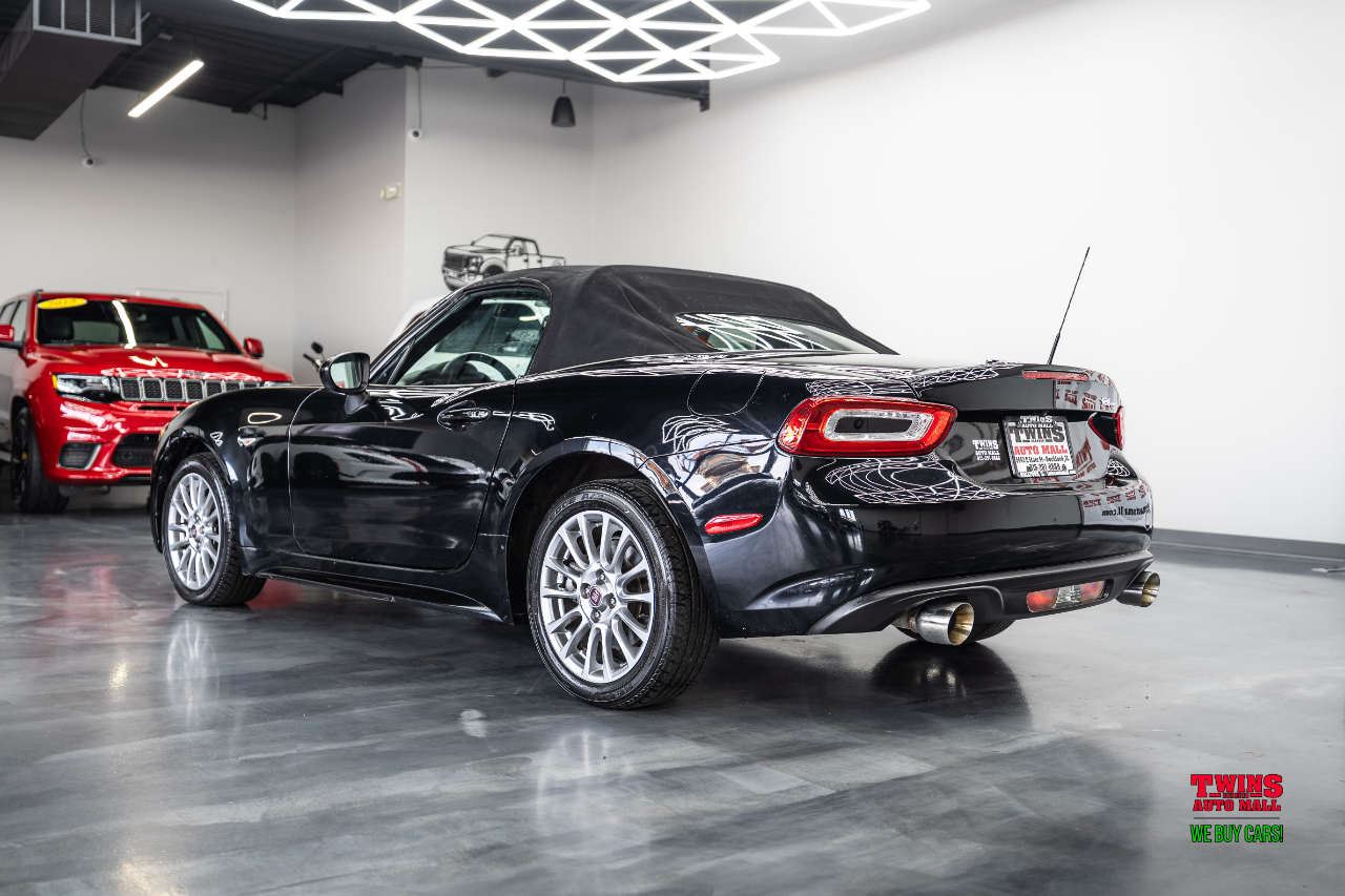 2017 Fiat 124 Spider Lusso photo 4