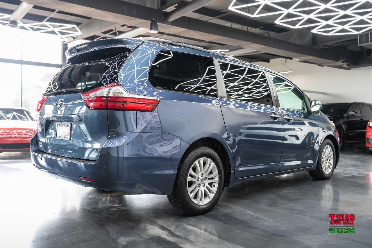 Toyota Sienna XLE FWD 8-Passenger V6 2015 Toyota Sienna XLE FWD 8-Passenger V6 2015