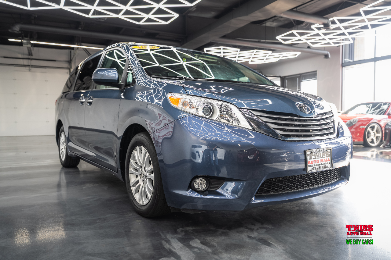 Toyota Sienna XLE FWD 8-Passenger V6 2015 Toyota Sienna XLE FWD 8-Passenger V6 2015