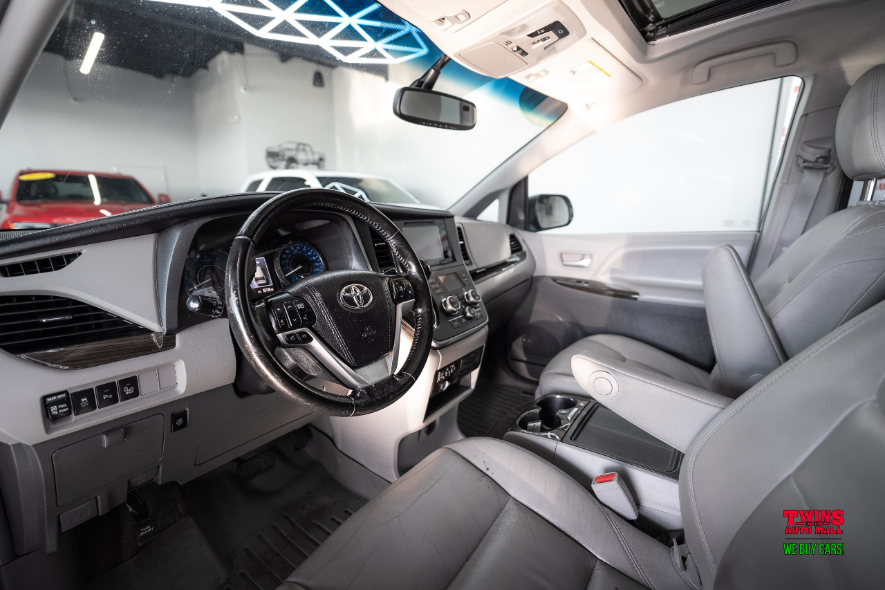 Toyota Sienna XLE FWD 8-Passenger V6 2015 Toyota Sienna XLE FWD 8-Passenger V6 2015