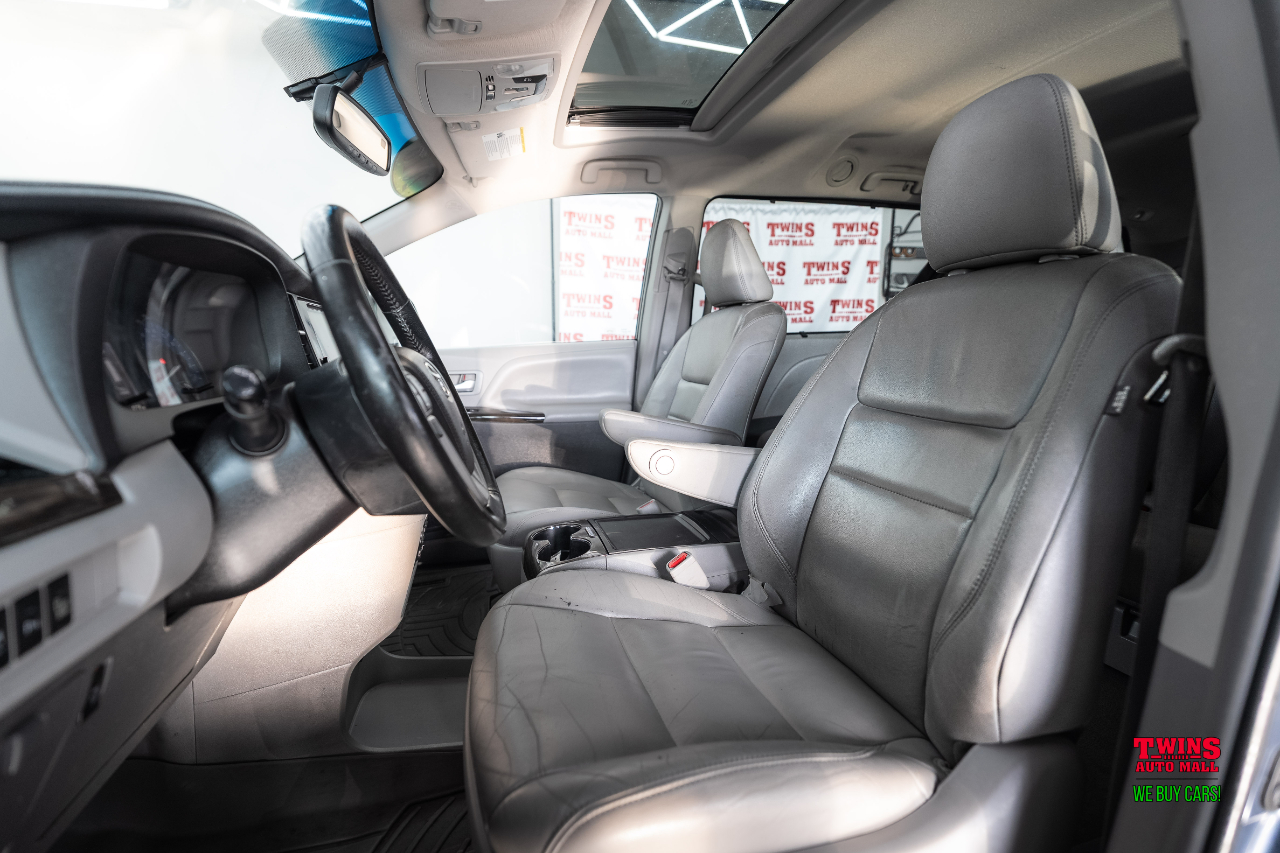 Toyota Sienna XLE FWD 8-Passenger V6 2015 Toyota Sienna XLE FWD 8-Passenger V6 2015