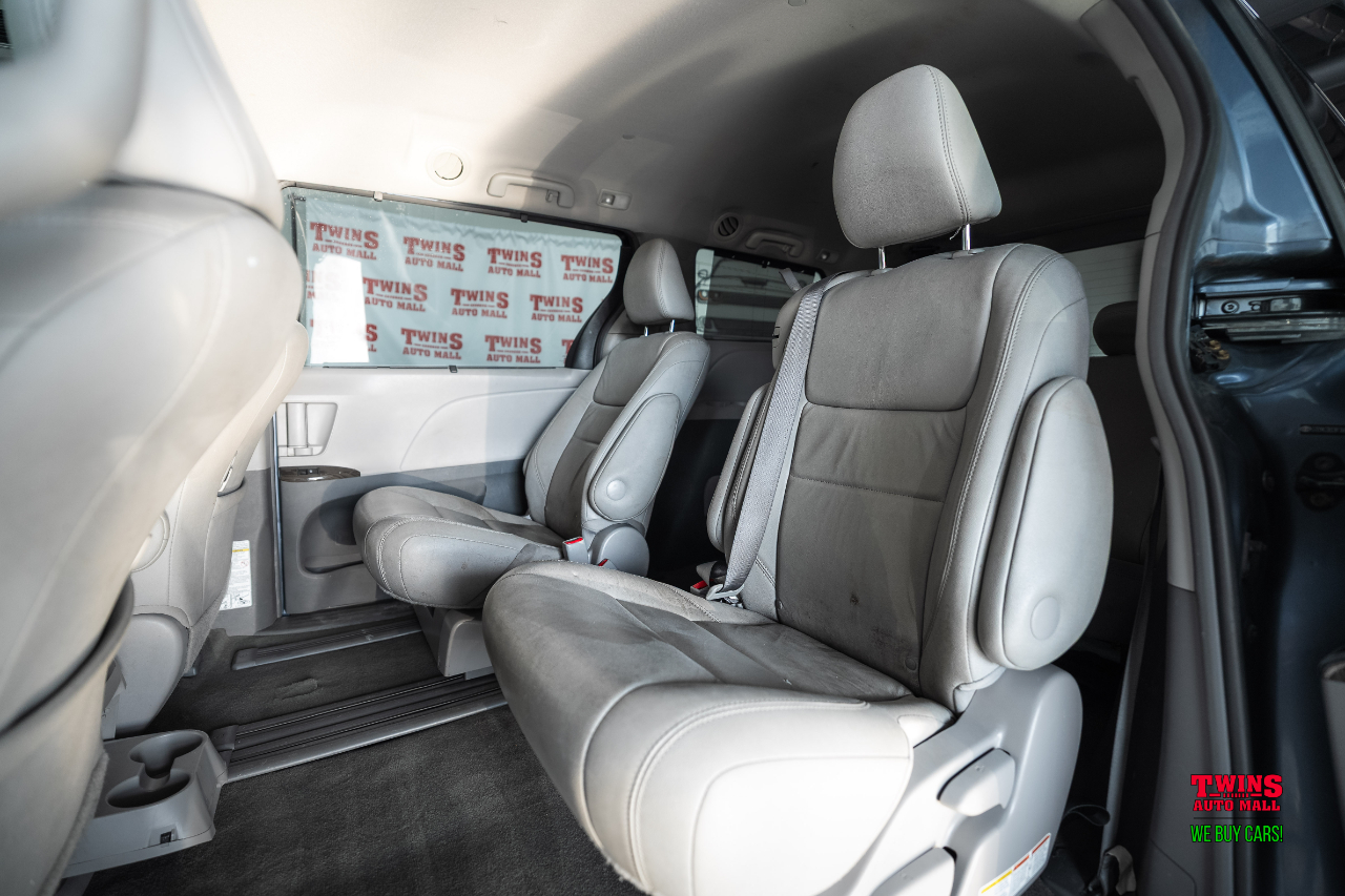 Toyota Sienna XLE FWD 8-Passenger V6 2015 Toyota Sienna XLE FWD 8-Passenger V6 2015
