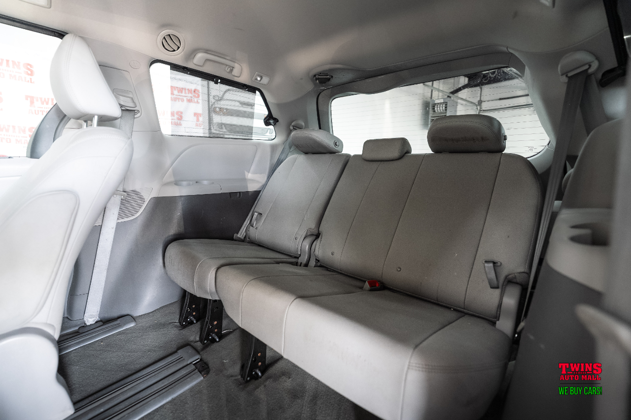 Toyota Sienna XLE FWD 8-Passenger V6 2015 Toyota Sienna XLE FWD 8-Passenger V6 2015