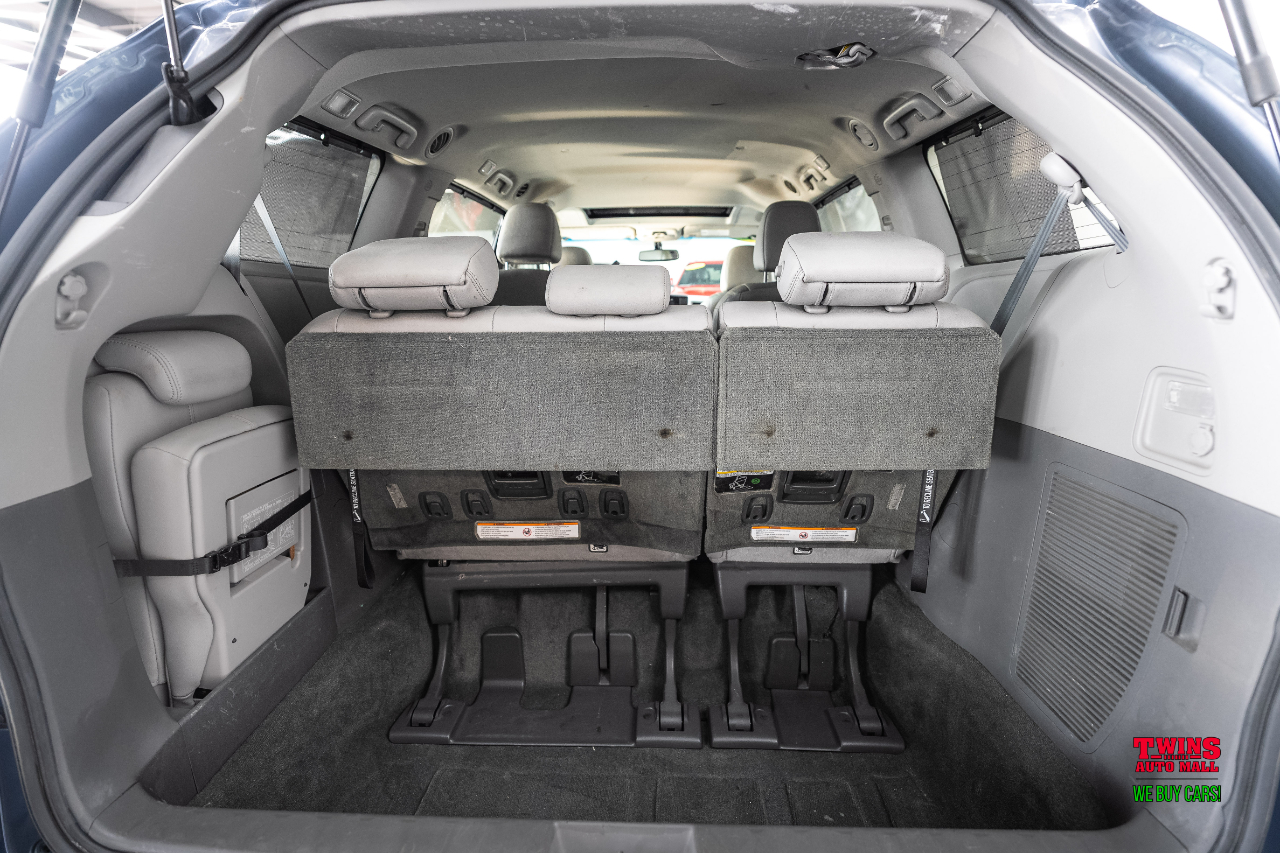 Toyota Sienna XLE FWD 8-Passenger V6 2015 Toyota Sienna XLE FWD 8-Passenger V6 2015