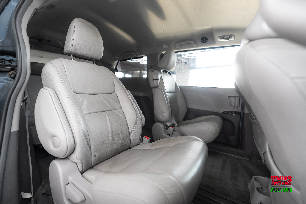 Toyota Sienna XLE FWD 8-Passenger V6 2015 Toyota Sienna XLE FWD 8-Passenger V6 2015