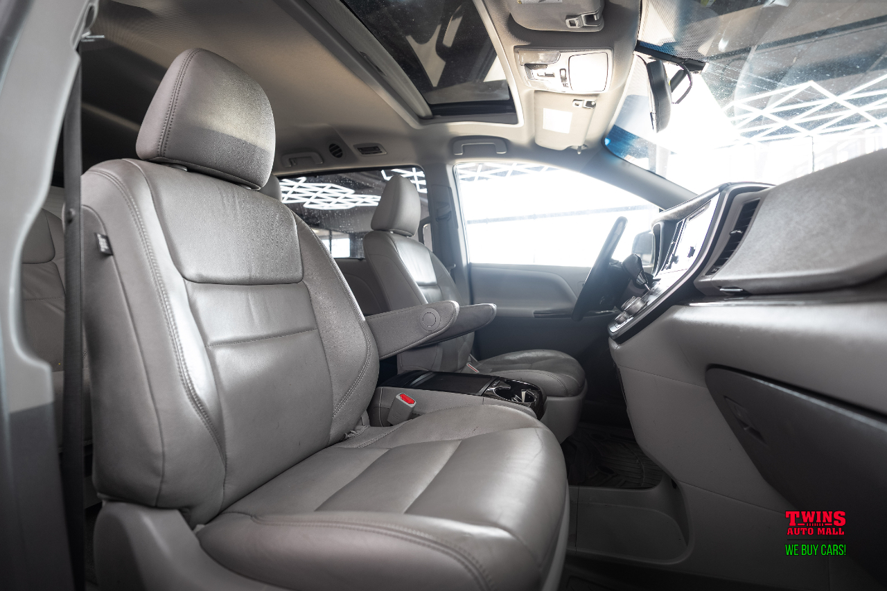 Toyota Sienna XLE FWD 8-Passenger V6 2015 Toyota Sienna XLE FWD 8-Passenger V6 2015