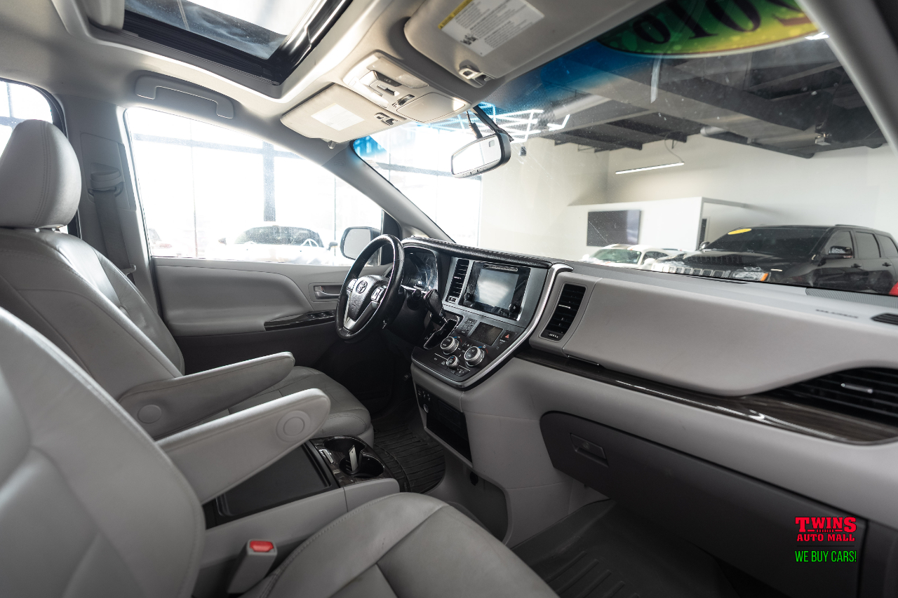 Toyota Sienna XLE FWD 8-Passenger V6 2015 Toyota Sienna XLE FWD 8-Passenger V6 2015