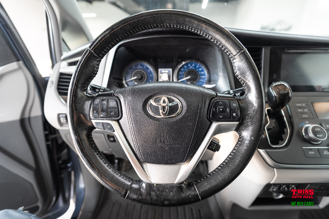 Toyota Sienna XLE FWD 8-Passenger V6 2015 Toyota Sienna XLE FWD 8-Passenger V6 2015