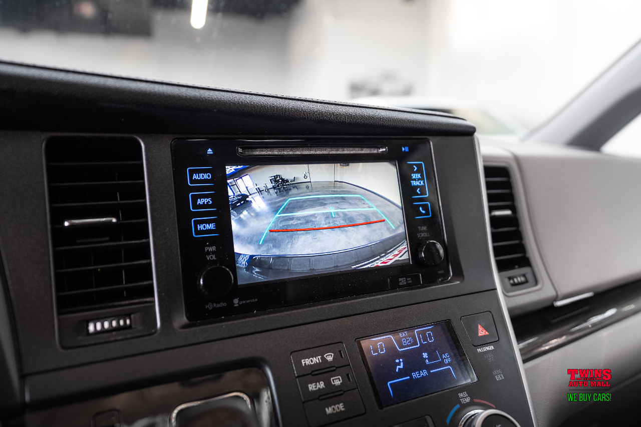 Toyota Sienna XLE FWD 8-Passenger V6 2015 Toyota Sienna XLE FWD 8-Passenger V6 2015