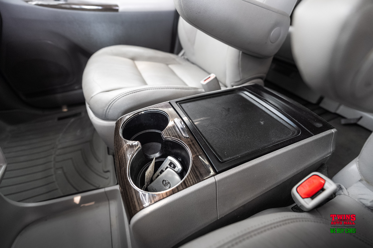 Toyota Sienna XLE FWD 8-Passenger V6 2015 Toyota Sienna XLE FWD 8-Passenger V6 2015