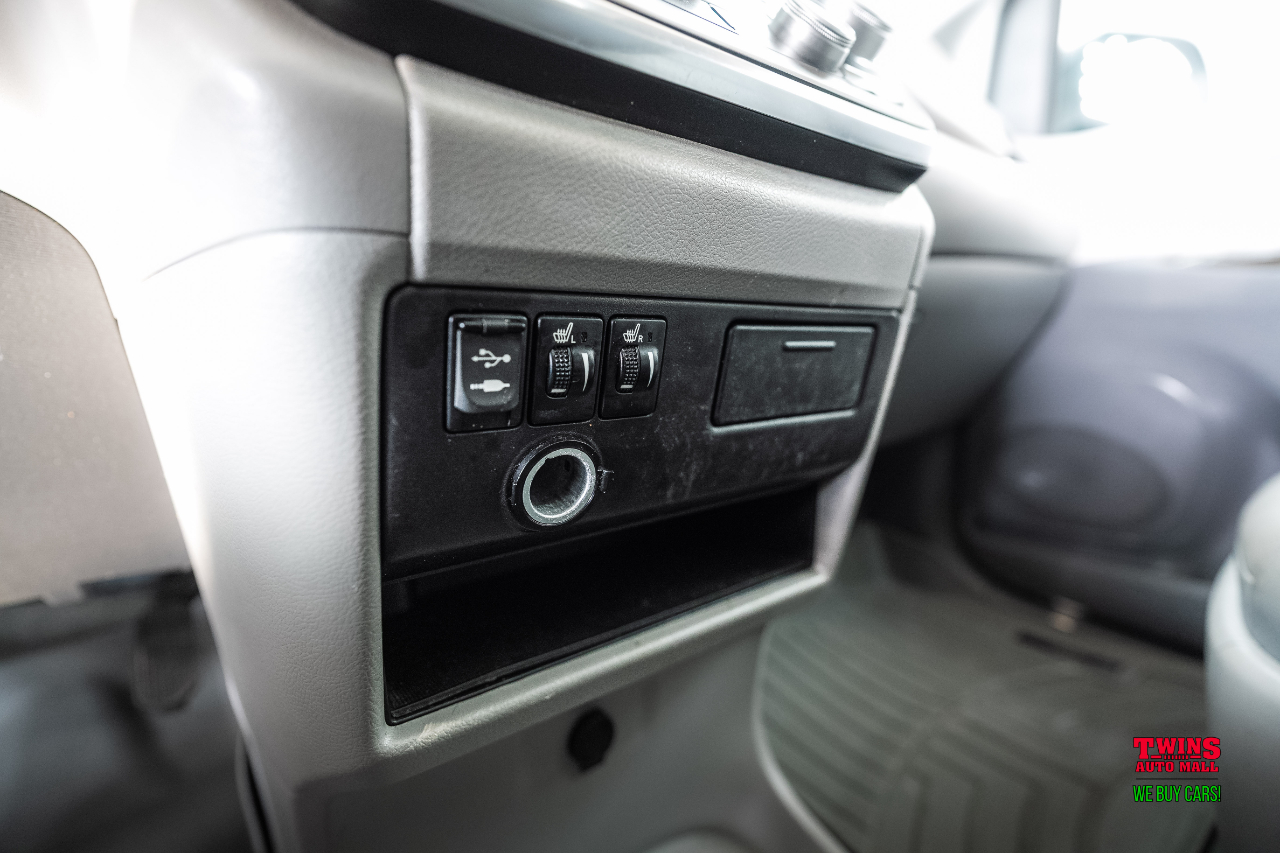 Toyota Sienna XLE FWD 8-Passenger V6 2015 Toyota Sienna XLE FWD 8-Passenger V6 2015