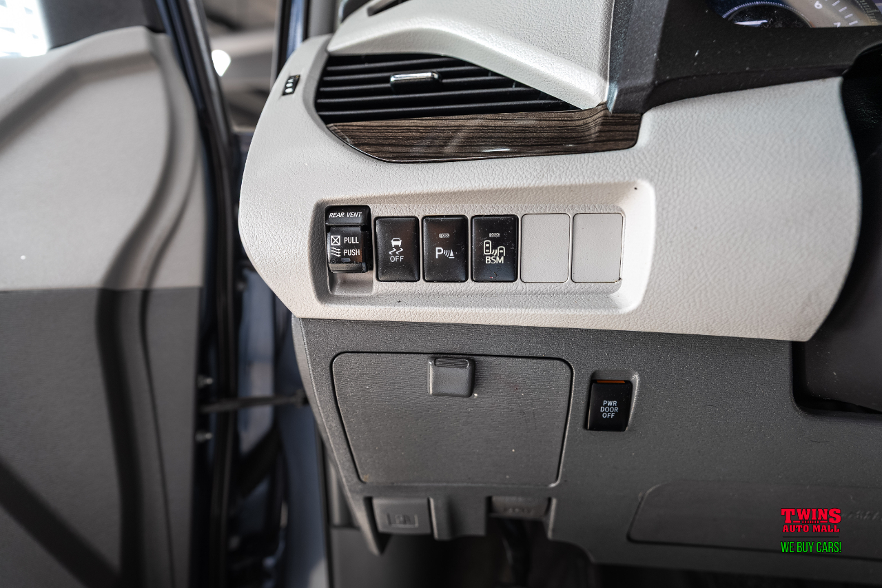 Toyota Sienna XLE FWD 8-Passenger V6 2015 Toyota Sienna XLE FWD 8-Passenger V6 2015