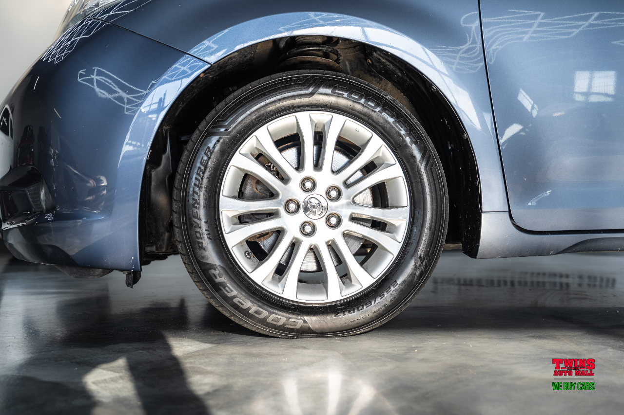 Toyota Sienna XLE FWD 8-Passenger V6 2015 Toyota Sienna XLE FWD 8-Passenger V6 2015