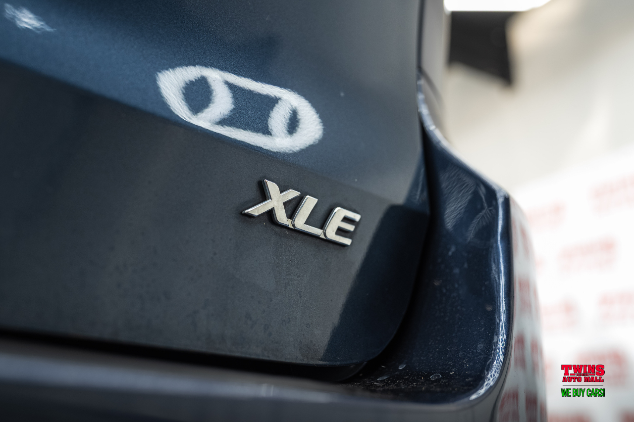 Toyota Sienna XLE FWD 8-Passenger V6 2015 Toyota Sienna XLE FWD 8-Passenger V6 2015