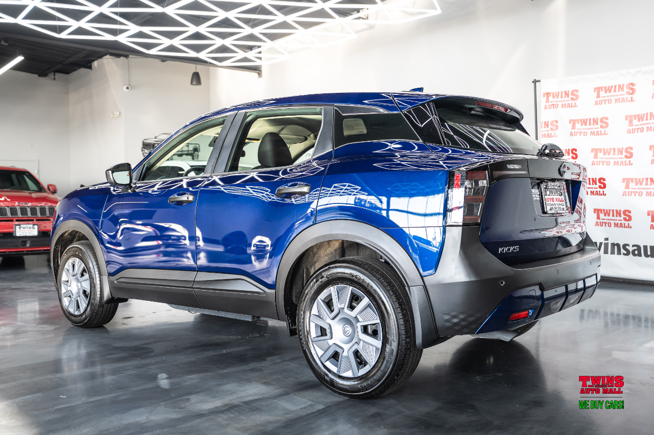 2025 Nissan Kicks S photo 4