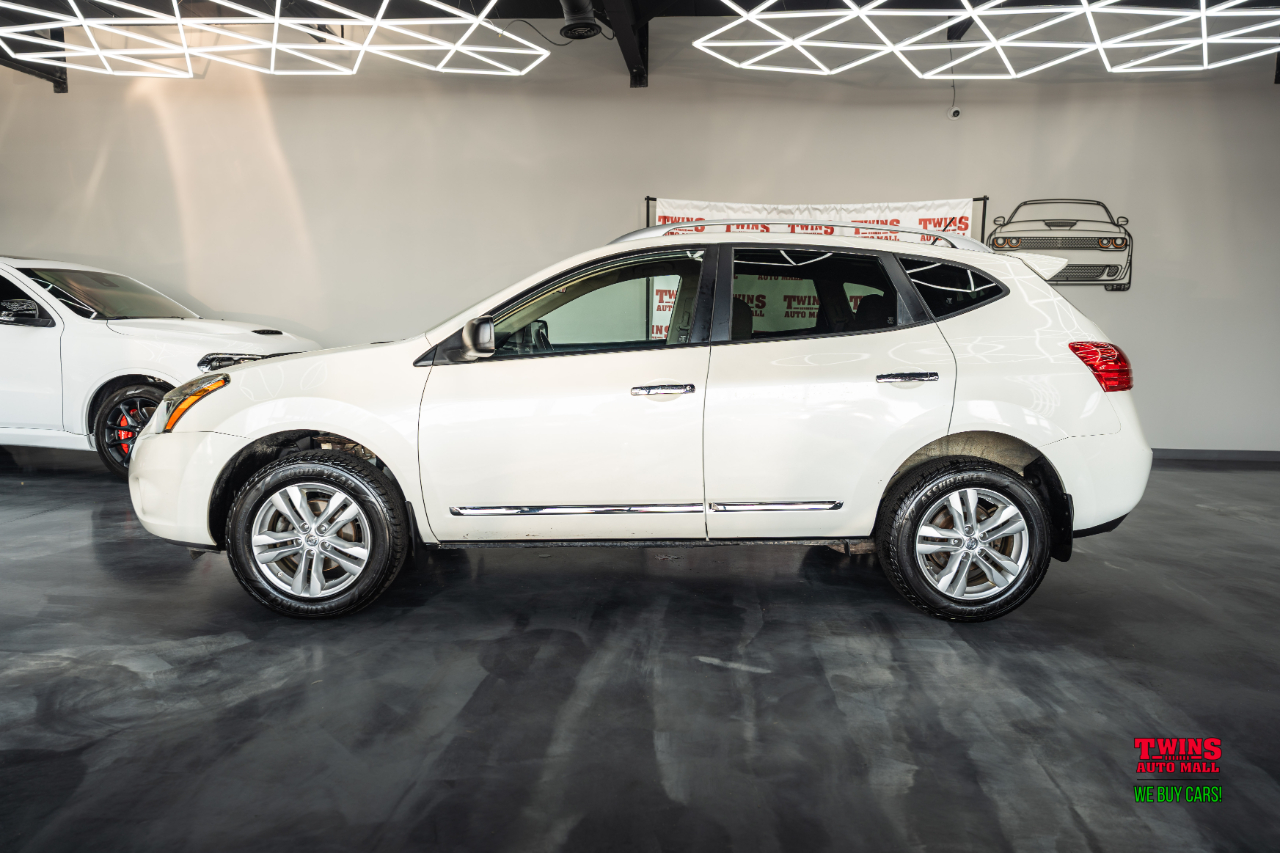 2015 Nissan Rogue Select S photo 2