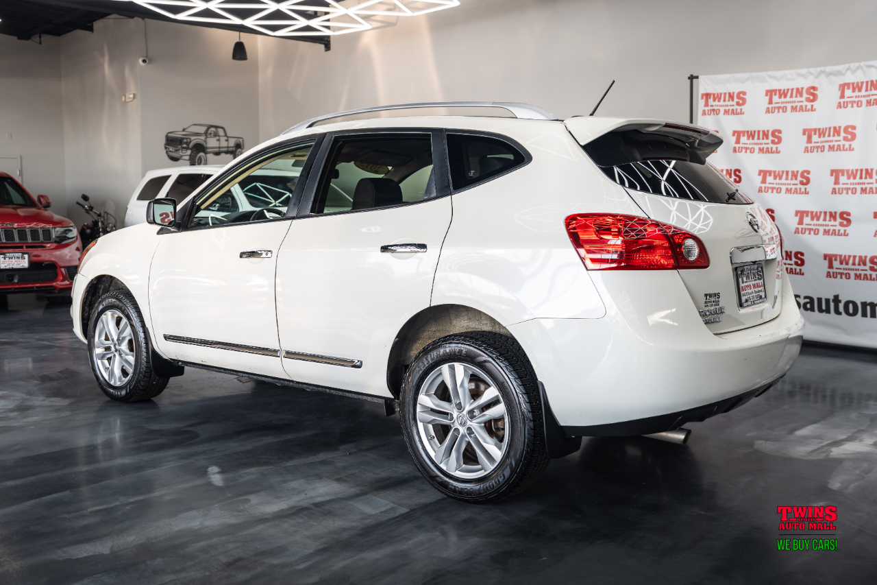 2015 Nissan Rogue Select S photo 3