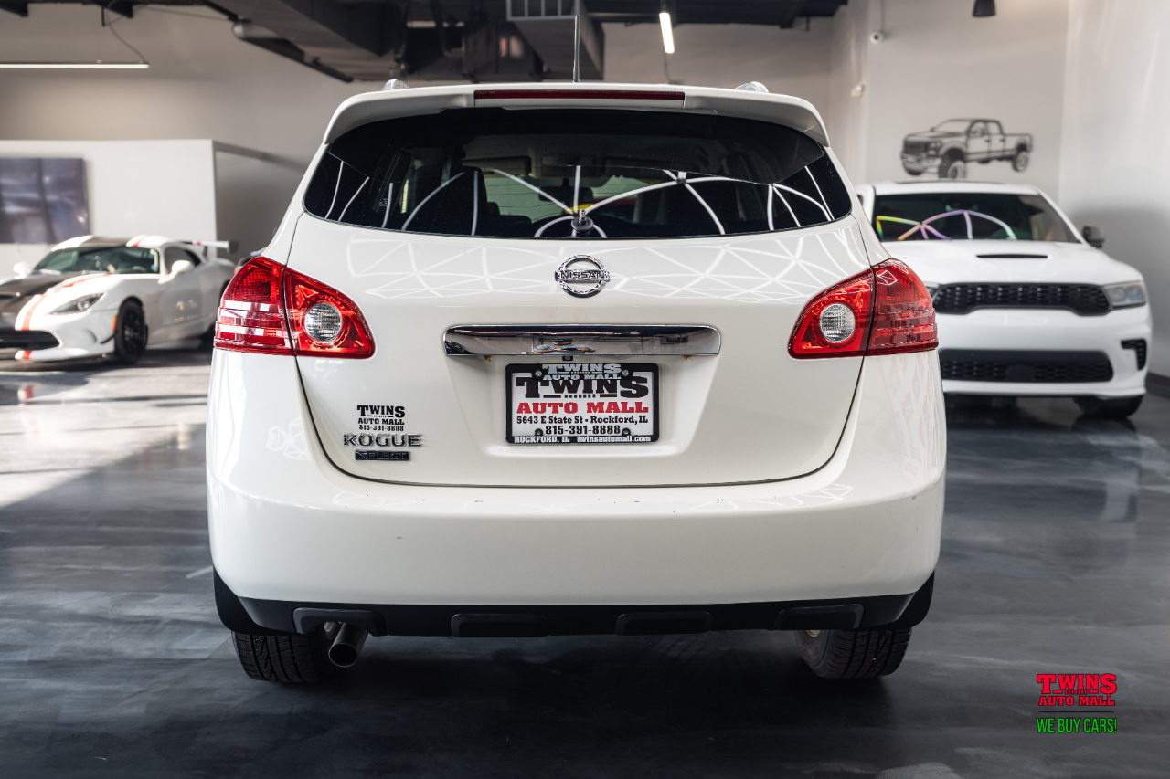 2015 Nissan Rogue Select S photo 4