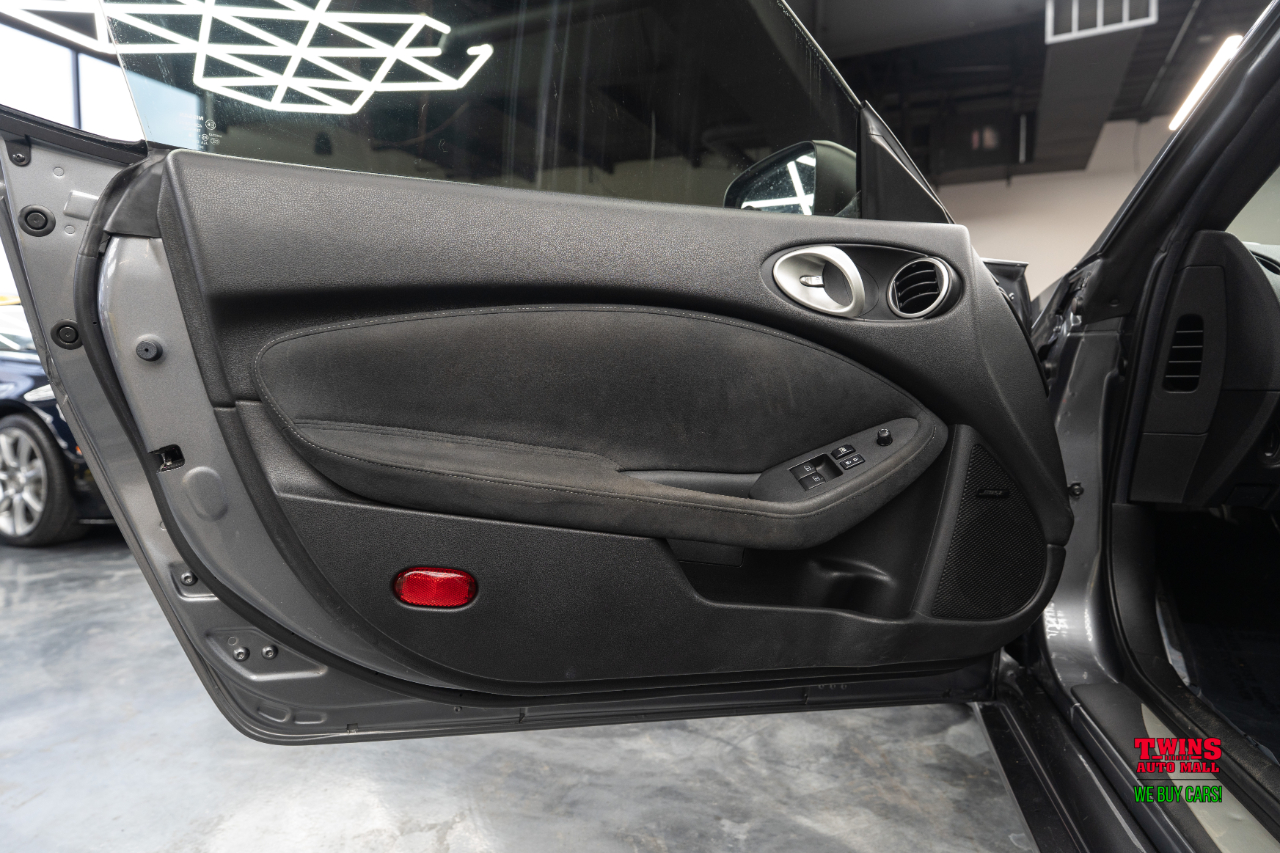 Nissan Z 370Z Coupe Touring 6MT 2014