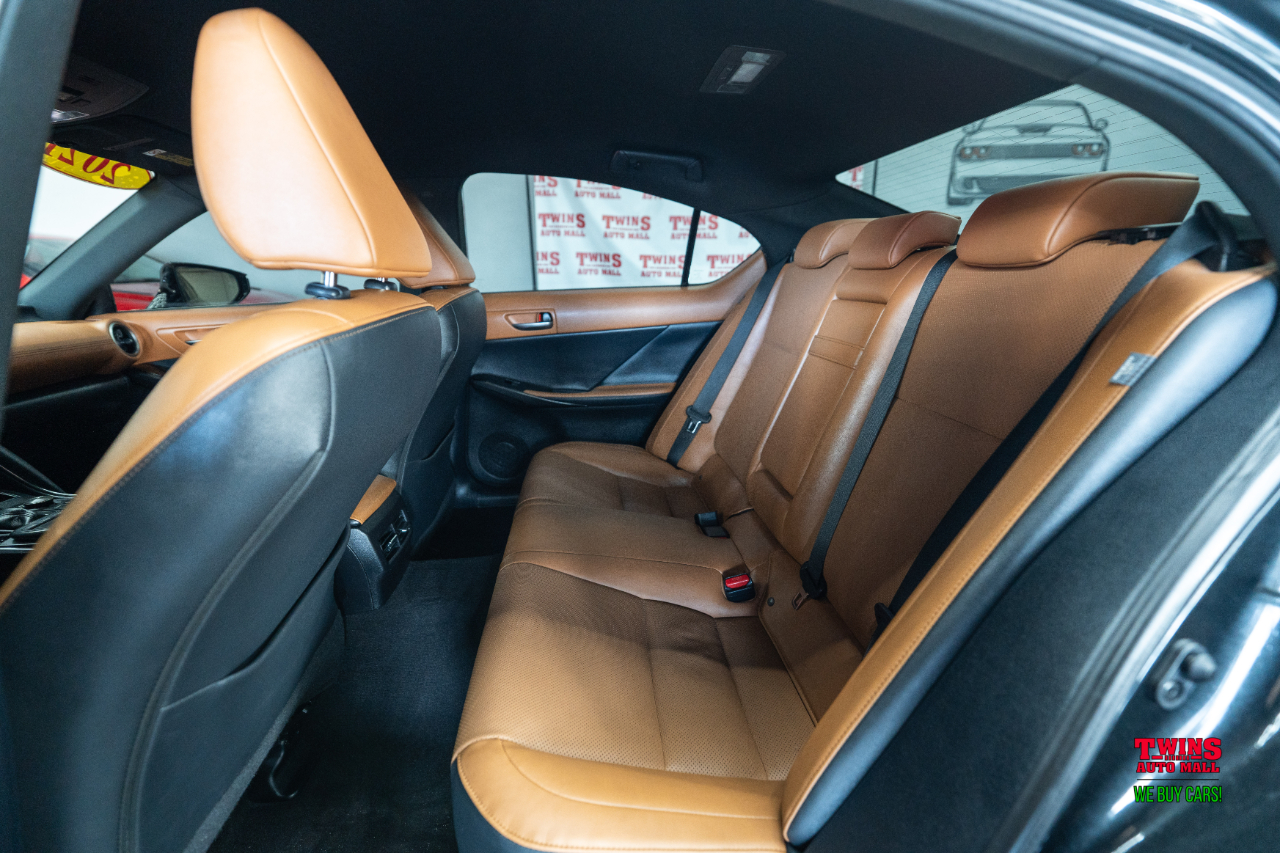 Lexus IS 350 AWD 2021