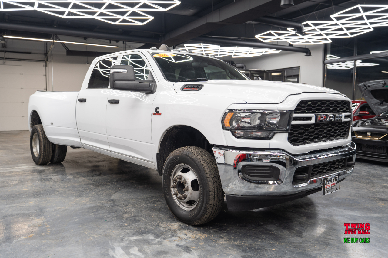 RAM 3500 Tradesman Crew Cab 4WD DRW 2023