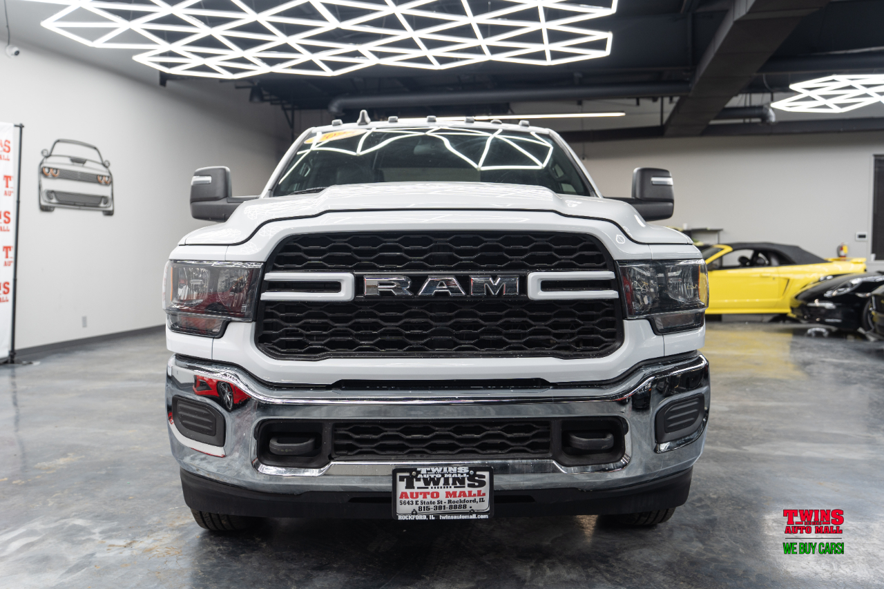 RAM 3500 Tradesman Crew Cab 4WD DRW 2023
