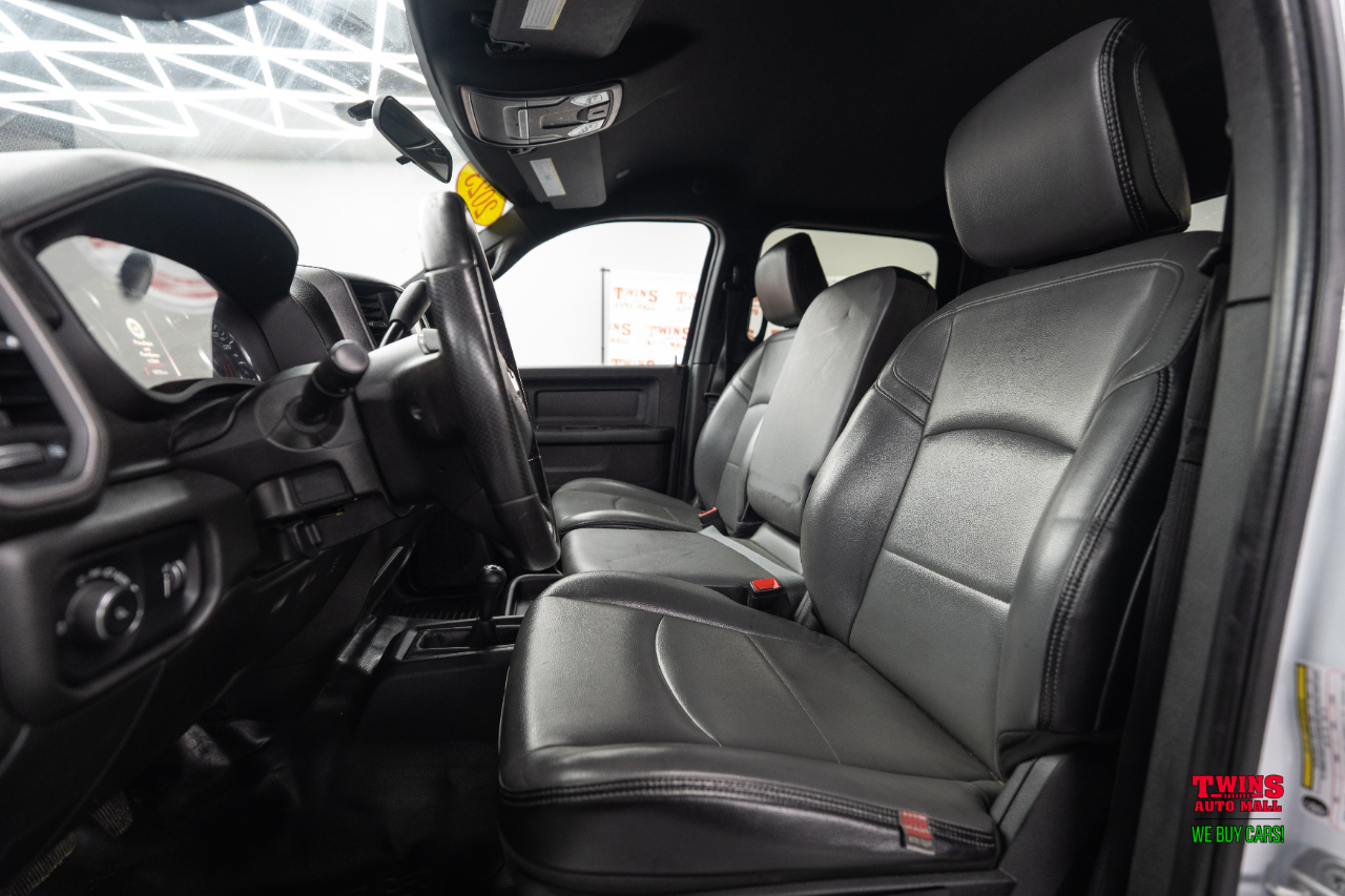 RAM 3500 Tradesman Crew Cab 4WD DRW 2023