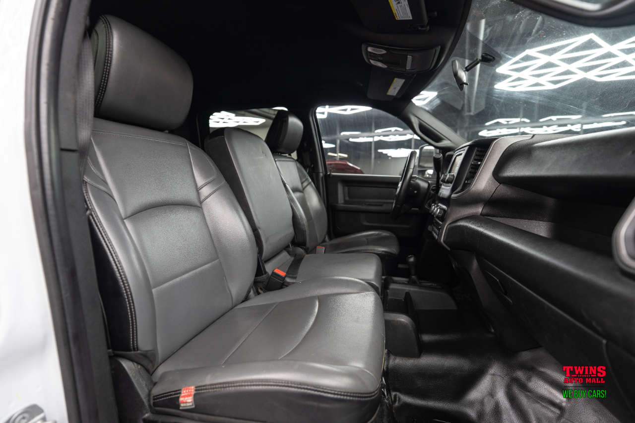 RAM 3500 Tradesman Crew Cab 4WD DRW 2023